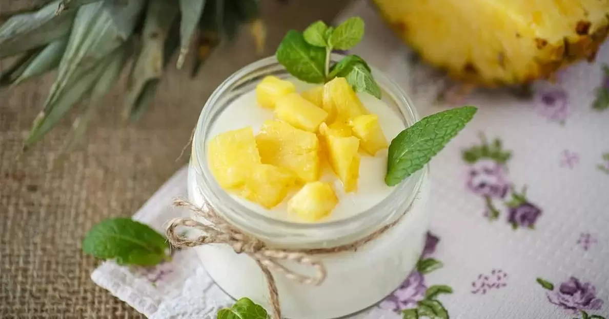 Joghurt und Ananas zur Hautverjüngung